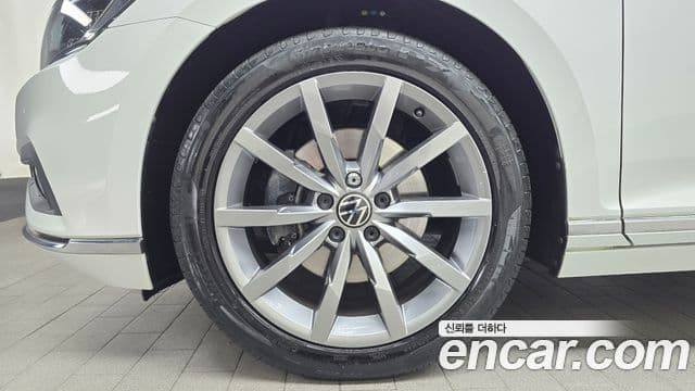 Volkswagen Passat GT 2022 — ფოტო 4/20