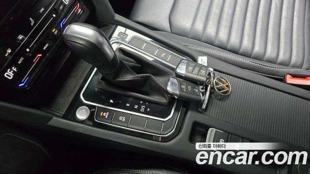 Volkswagen Passat GT 2022 — ფოტო 8/20