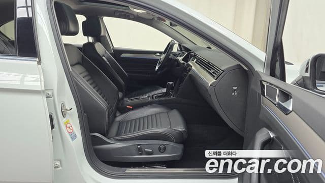 Volkswagen Passat GT 2022 — ფოტო 10/20