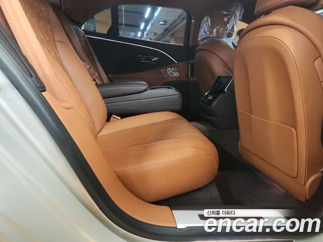 Bentley Flying Spur 2021 — ფოტო 8/20