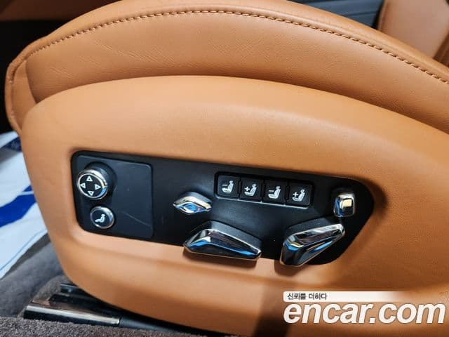 Bentley Flying Spur 2021 — ფოტო 17/20