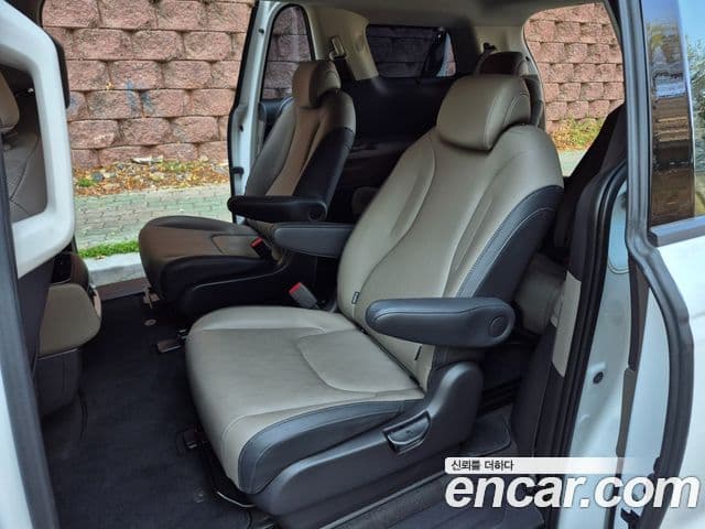 Kia Carnival 2024 — Şəkil 17/20