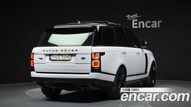 Land Rover Range Rover 2021 — ფოტო 14/20