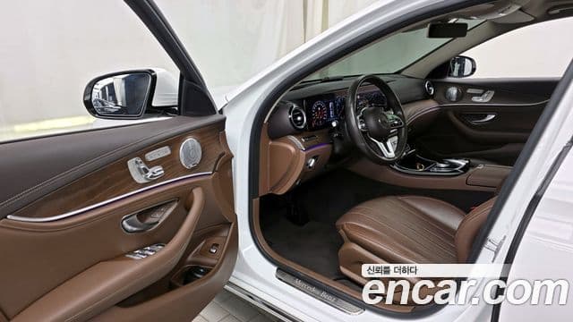 Mercedes-Benz E-Class 2018 — Фото 9/20