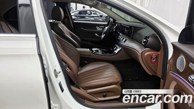 Mercedes-Benz E-Class 2018 — Фото 10/20