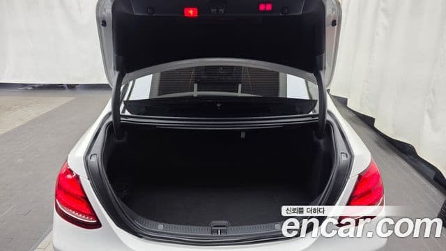 Mercedes-Benz E-Class 2018 — Фото 19/20