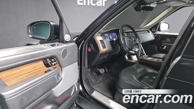 Land Rover Range Rover 2018 — ფოტო 8/20