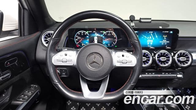 Mercedes-Benz GLB-Class 2021 — ფოტო 13/20