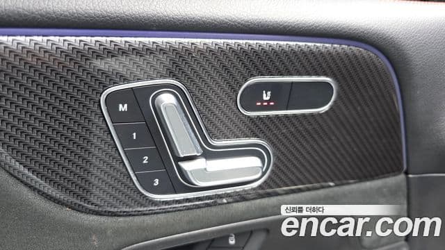Mercedes-Benz GLB-Class 2021 — ფოტო 18/20