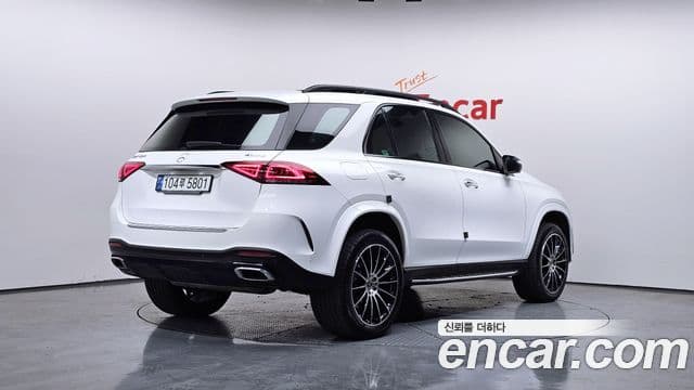 Mercedes-Benz GLE-Class 2022 — Photo 1/20