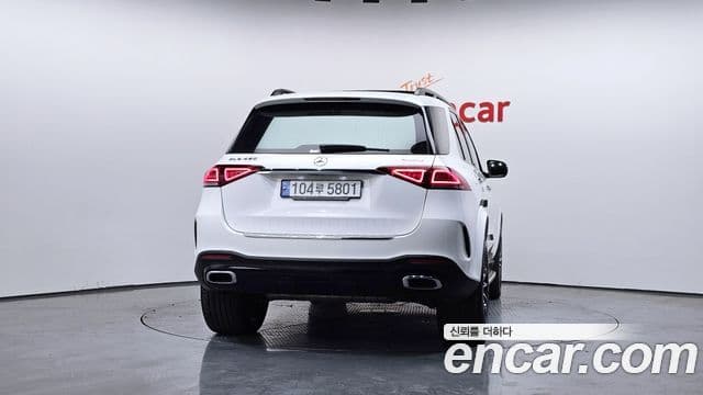 Mercedes-Benz GLE-Class 2022 — Photo 2/20