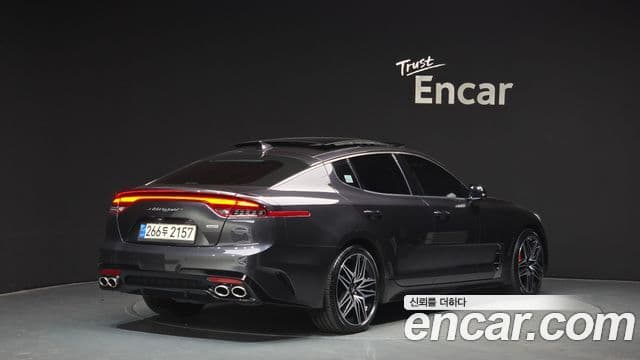 Kia Stinger 2020 — ფოტო 2/20