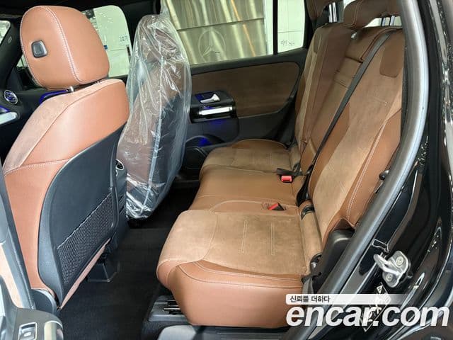 Mercedes-Benz GLB-Class 2025 — Фото 11/18