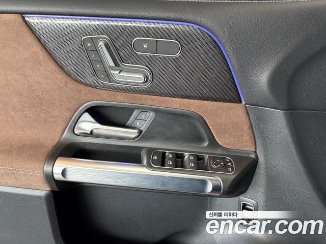 Mercedes-Benz GLB-Class 2025 — Фото 12/18