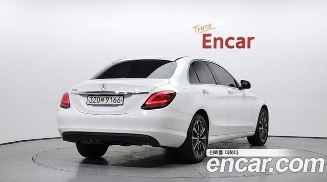 Mercedes-Benz C-Class 2019 — ფოტო 3/20