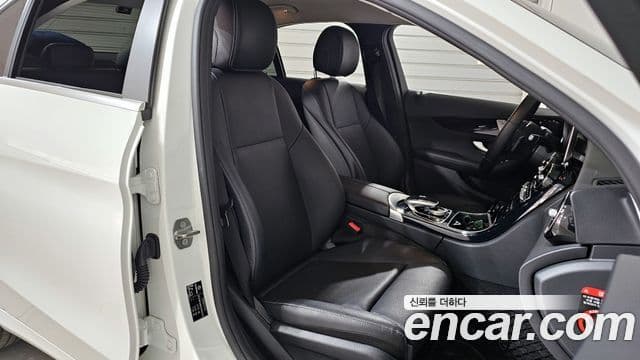 Mercedes-Benz C-Class 2019 — ფოტო 16/20