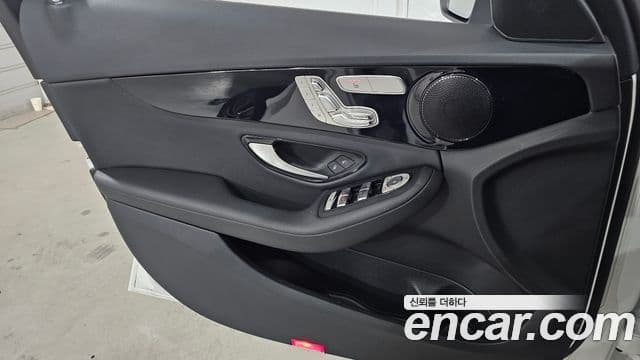 Mercedes-Benz C-Class 2019 — ფოტო 2/20