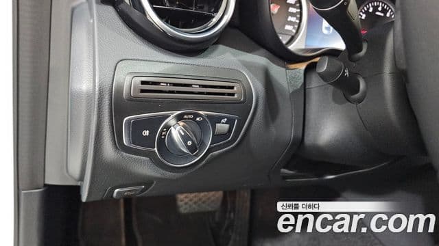 Mercedes-Benz C-Class 2019 — ფოტო 5/20
