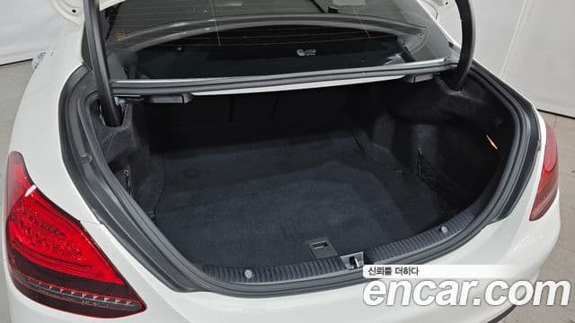 Mercedes-Benz C-Class 2019 — ფოტო 15/20