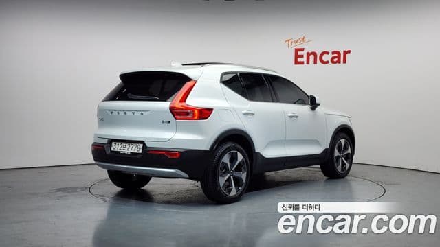 Volvo XC40 2023 — Şəkil 2/20