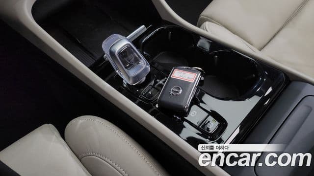 Volvo XC40 2023 — Şəkil 9/20
