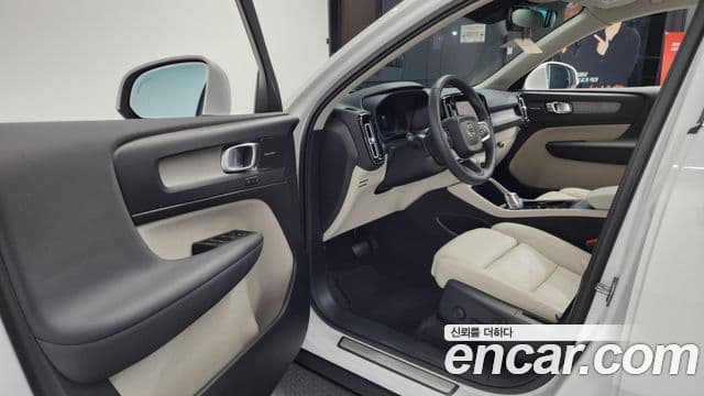 Volvo XC40 2023 — Şəkil 10/20