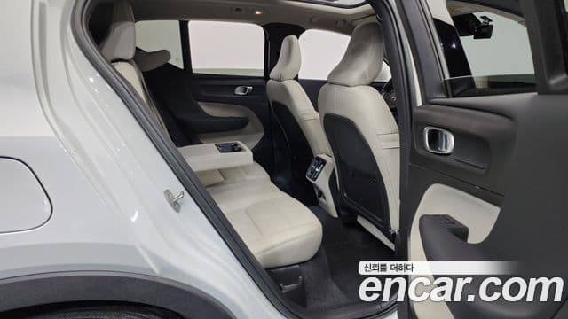 Volvo XC40 2023 — Şəkil 12/20