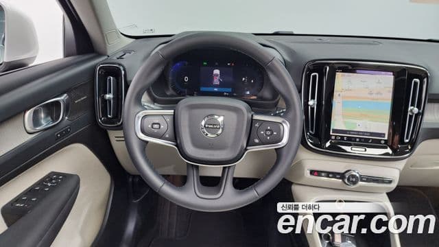 Volvo XC40 2023 — Şəkil 13/20
