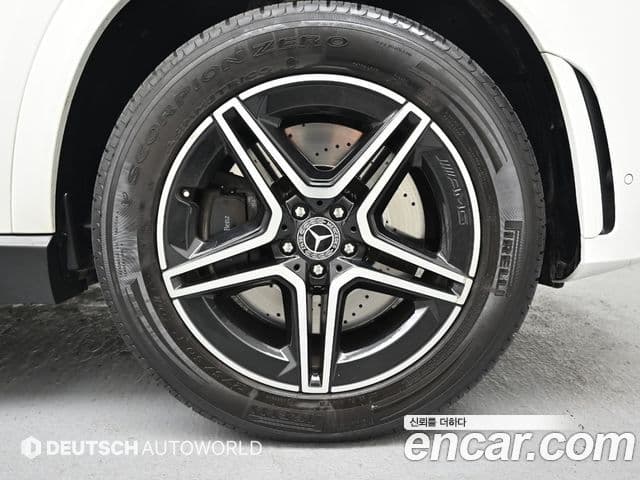 Mercedes-Benz GLE-Class 2021 — Photo 11/20