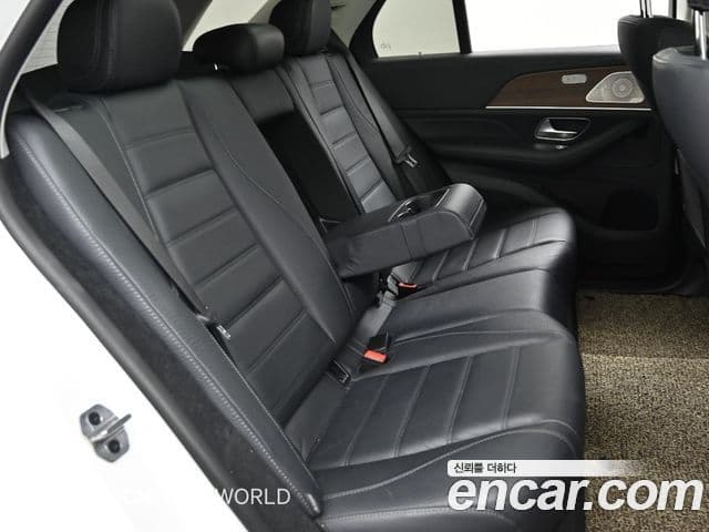 Mercedes-Benz GLE-Class 2021 — Photo 9/20