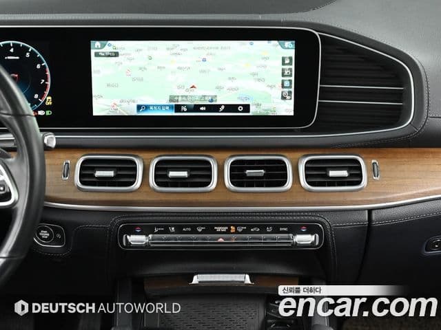Mercedes-Benz GLE-Class 2021 — Photo 15/20