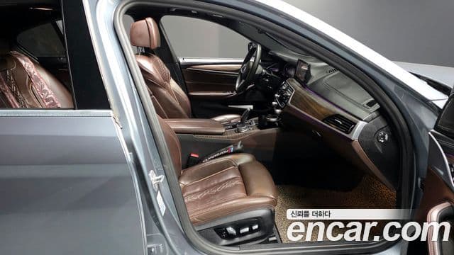BMW 5 Series 2020 — Фото 10/20