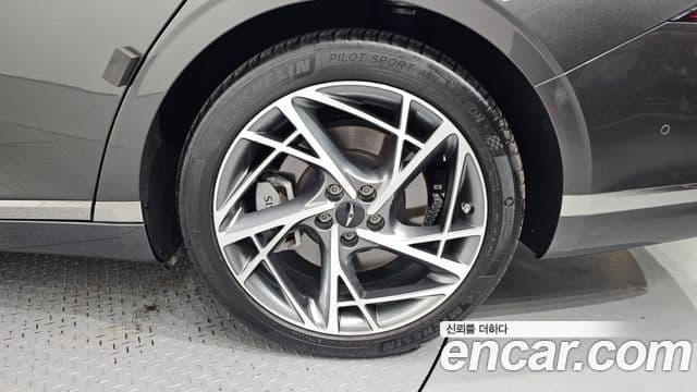 Genesis G90 2022 — Photo 19/20