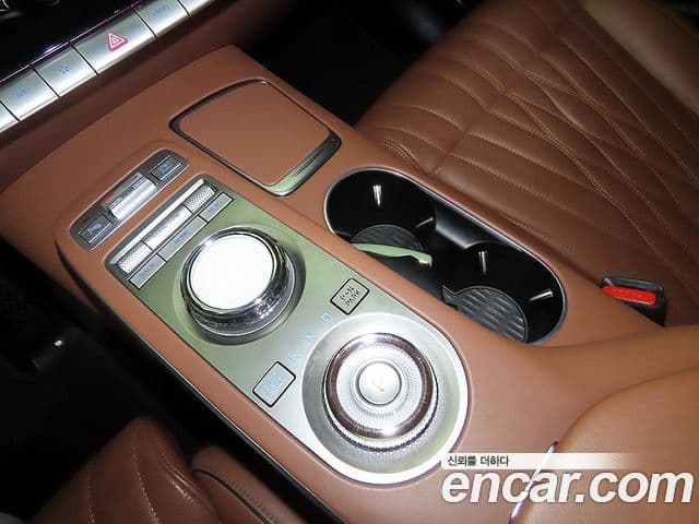 Genesis GV70 2022 — Şəkil 12/20