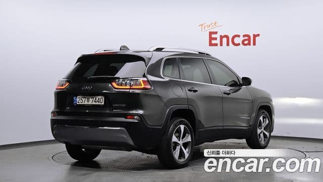 Jeep Cherokee 2021 — ფოტო 2/20