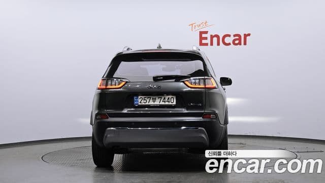 Jeep Cherokee 2021 — ფოტო 4/20