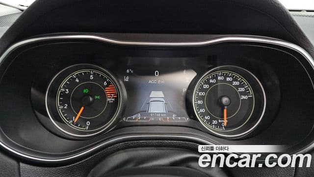 Jeep Cherokee 2021 — ფოტო 8/20