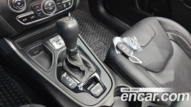 Jeep Cherokee 2021 — ფოტო 9/20