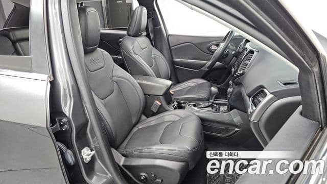 Jeep Cherokee 2021 — ფოტო 10/20