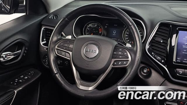 Jeep Cherokee 2021 — ფოტო 13/20