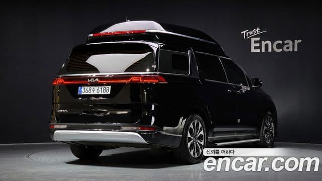 Kia Carnival 2023 — ფოტო 2/20