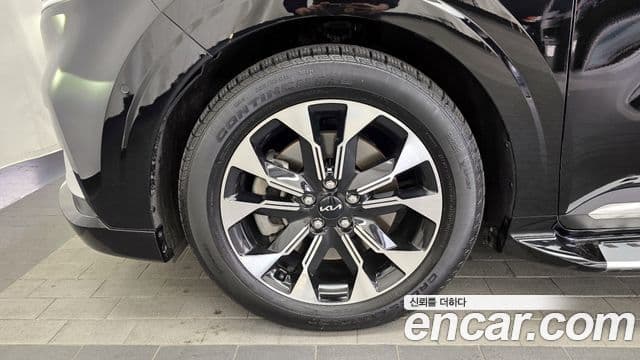 Kia Carnival 2023 — ფოტო 5/20