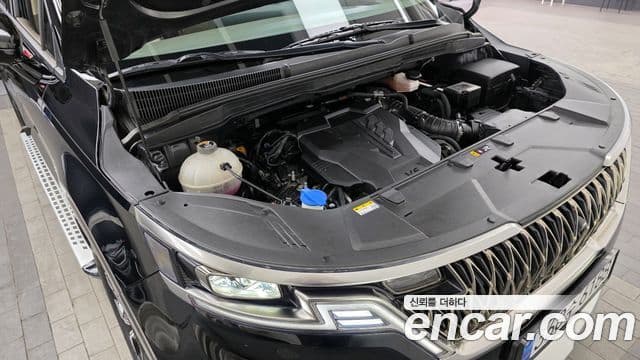 Kia Carnival 2023 — ფოტო 6/20