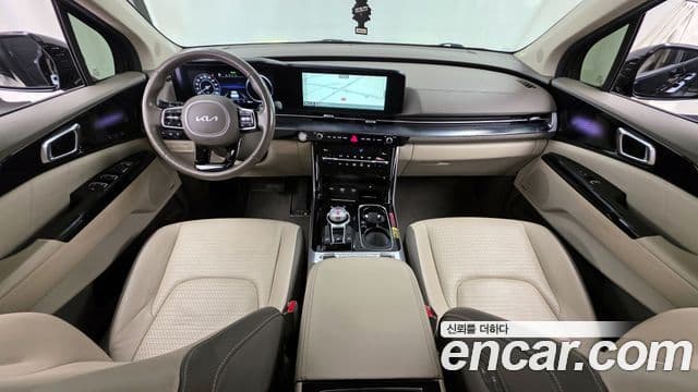 Kia Carnival 2023 — ფოტო 7/20
