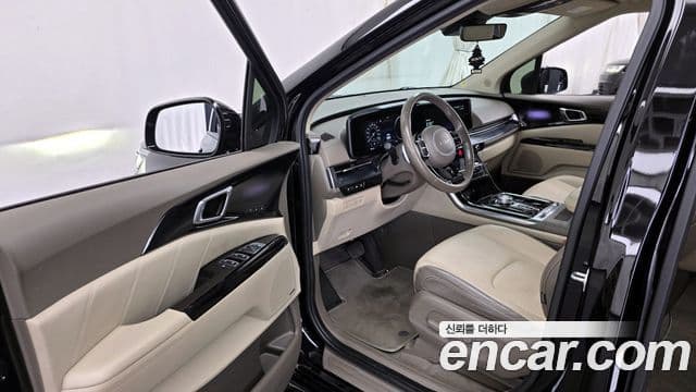 Kia Carnival 2023 — ფოტო 10/20