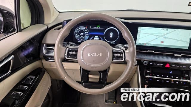 Kia Carnival 2023 — ფოტო 13/20