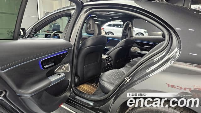 Mercedes-Benz E-Class 2024 — ფოტო 19/20