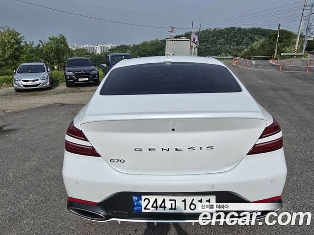 Genesis G70 2023 — ფოტო 5/20