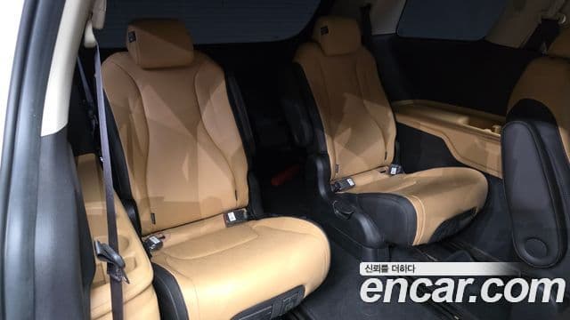Kia Carnival 2021 — Фото 18/20