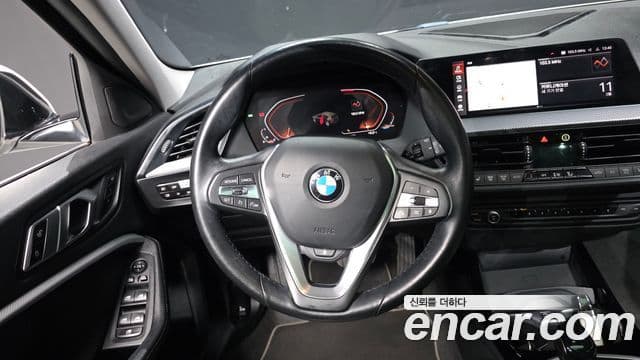 BMW 1 Series 2021 — Şəkil 13/20